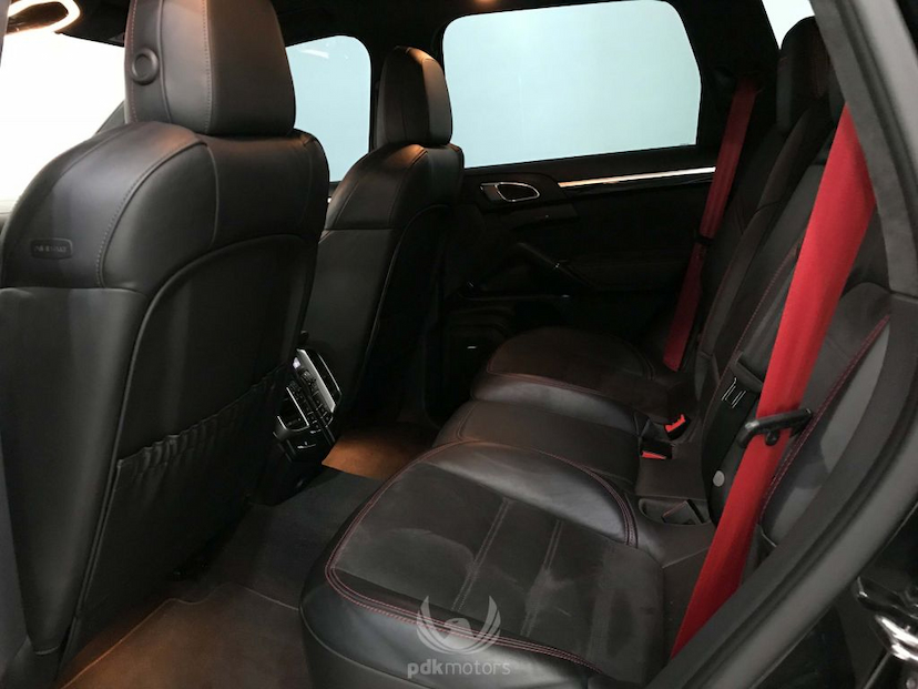 Foto do veículo PORSCHE  CAYENNE GTS 2016 43.540 KM 339.000,00