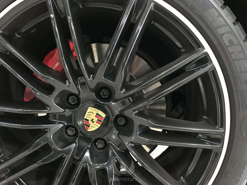 Foto do veículo PORSCHE  CAYENNE GTS 2016 43.540 KM 339.000,00