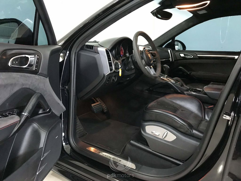 Foto do veículo PORSCHE  CAYENNE GTS 2016 43.540 KM 339.000,00