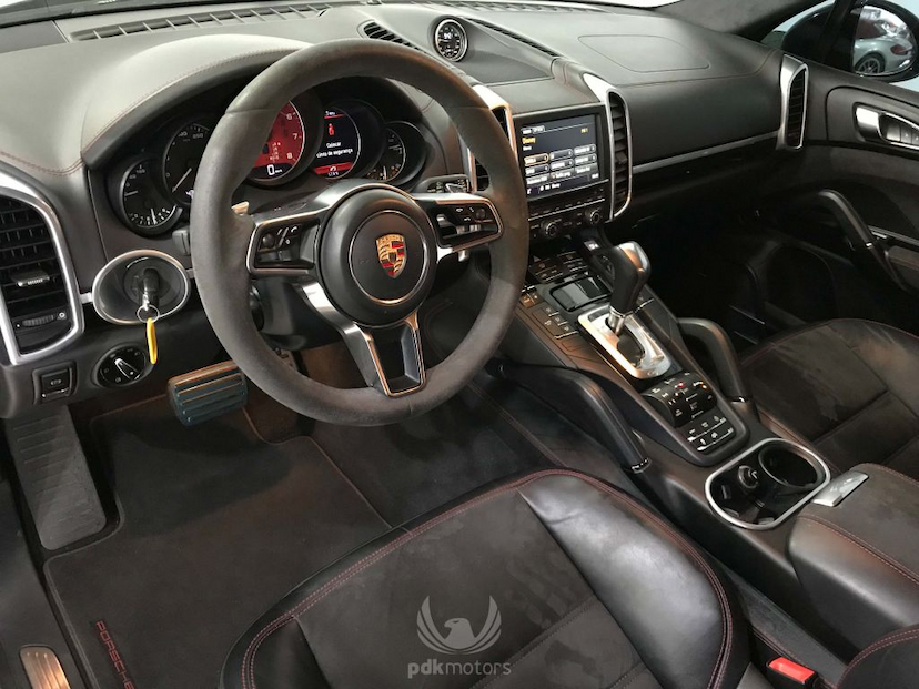 Foto do veículo PORSCHE  CAYENNE GTS 2016 43.540 KM 339.000,00