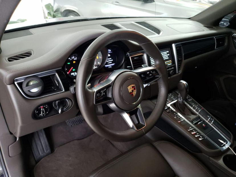 Foto do veículo PORSCHE  MACAN S 2015 29.250 KM 305.000,00