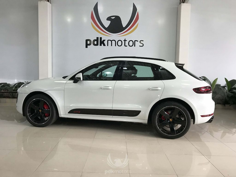 Foto do veículo PORSCHE  MACAN GTS 2017 5.080 KM 439.000,00