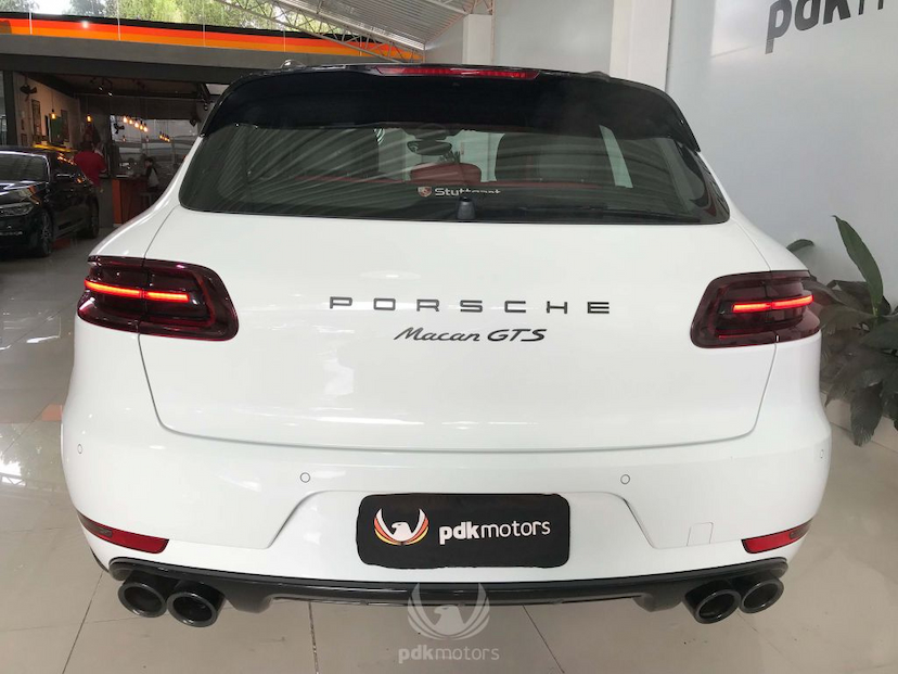 Foto do veículo PORSCHE  MACAN GTS 2017 5.080 KM 439.000,00
