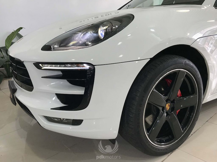 Foto do veículo PORSCHE  MACAN GTS 2017 5.080 KM 439.000,00