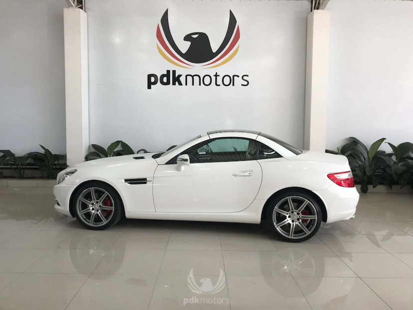 Foto do veículo MERCEDES-BENZ  SLK 250 2015 14.856 KM 159.900,00