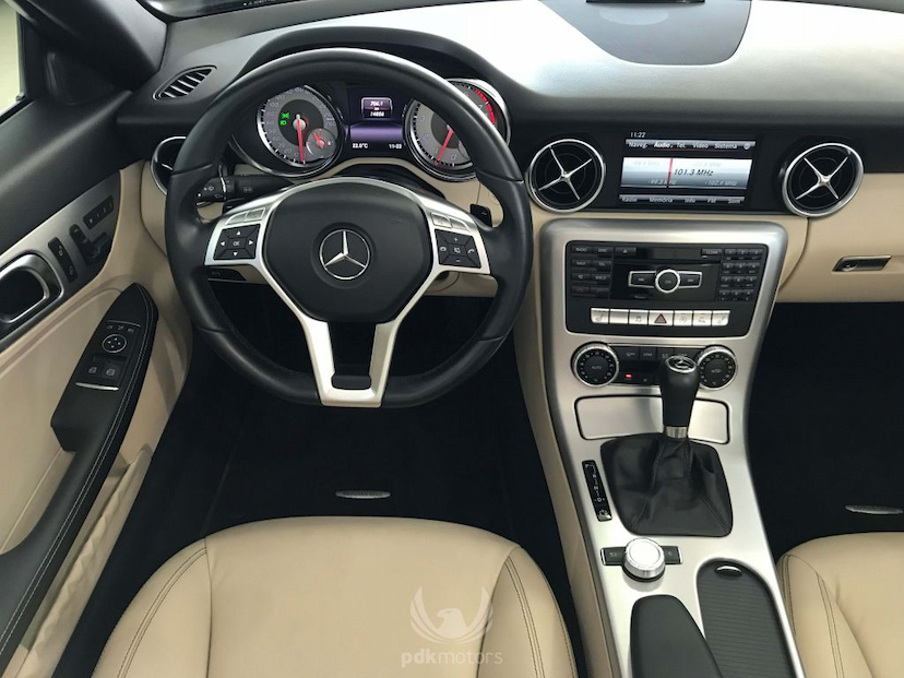 Foto do veículo MERCEDES-BENZ  SLK 250 2015 14.856 KM 159.900,00