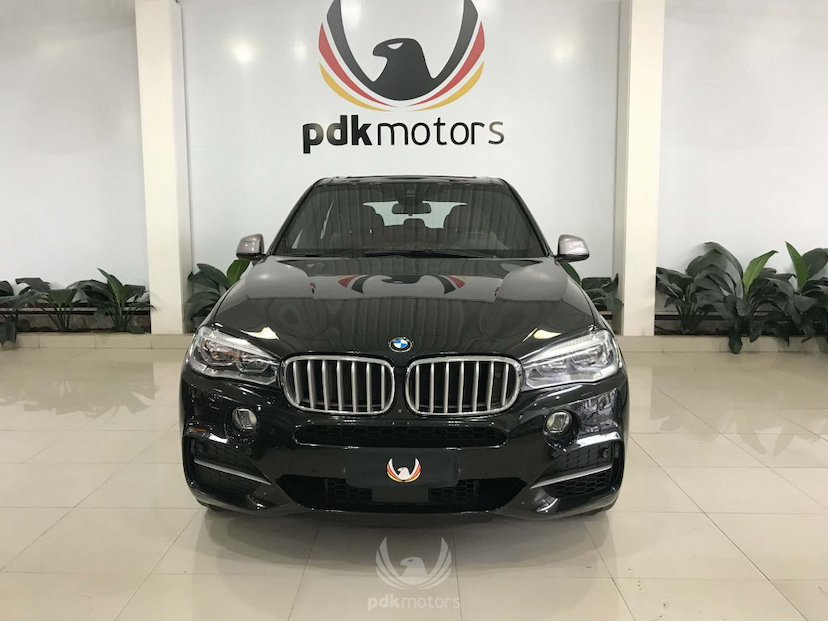 Foto do veículo BMW  X5 M50D 5L 2015 15.000 KM 339.000,00