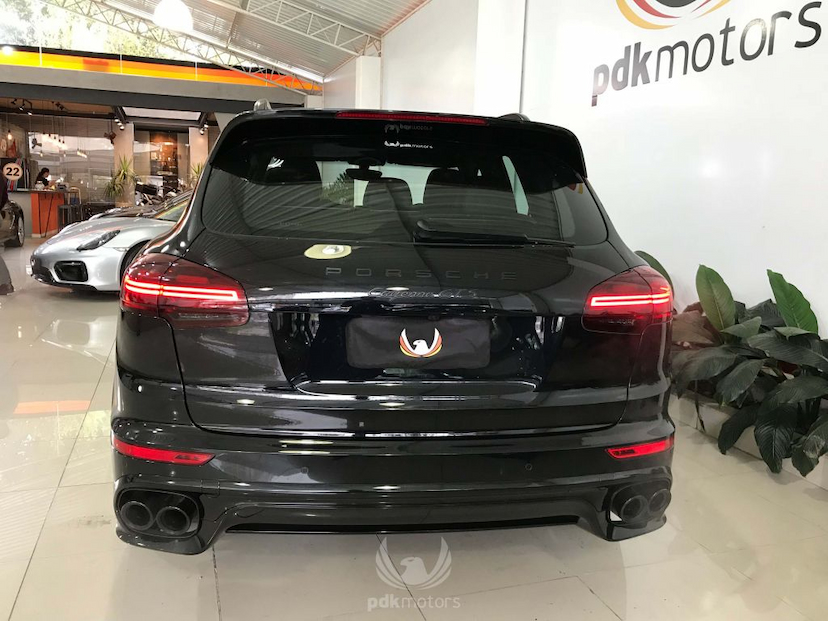 Foto do veículo PORSCHE  CAYENNE GTS 2016 35.650 KM 349.000,00