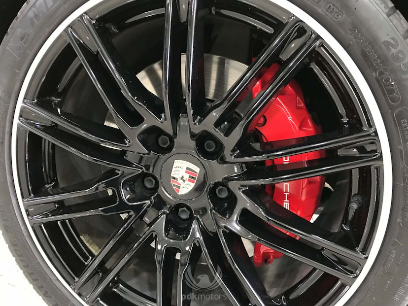 Foto do veículo PORSCHE  CAYENNE GTS 2016 35.650 KM 349.000,00