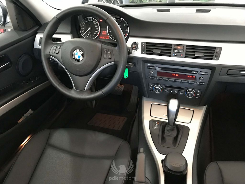 Foto do veículo BMW  320I TOP 2010 36.500 KM 59.900,00