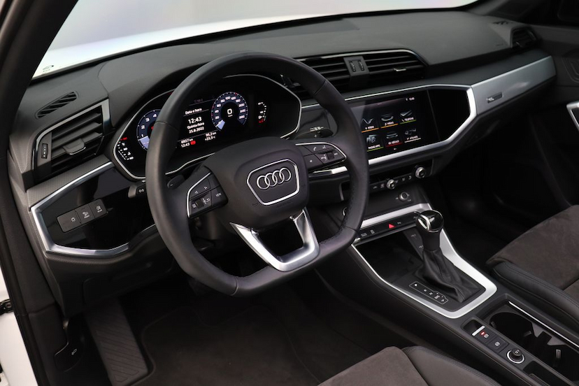 Foto do veículo AUDI Q3 BLACK S-TRONIC 2021 6.965 KM 319.000,00