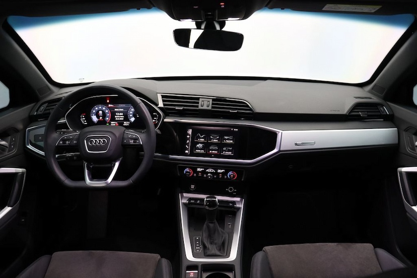 Foto do veículo AUDI Q3 BLACK S-TRONIC 2021 6.965 KM 319.000,00
