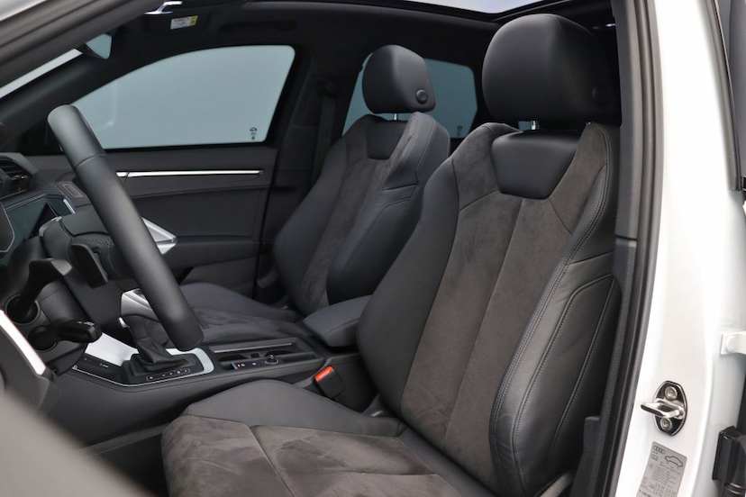 Foto do veículo AUDI Q3 BLACK S-TRONIC 2021 6.965 KM 319.000,00