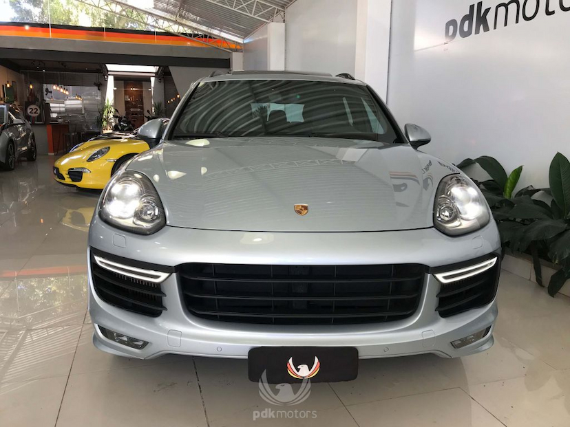 Foto do veículo PORSCHE  CAYENNE GTS 2016 80.810 KM 375.000,00