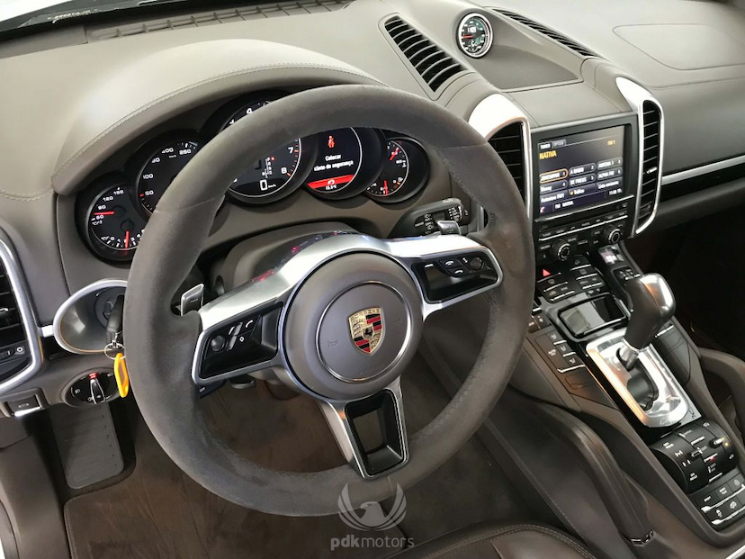 Foto do veículo PORSCHE  CAYENNE GTS 2016 80.810 KM 375.000,00