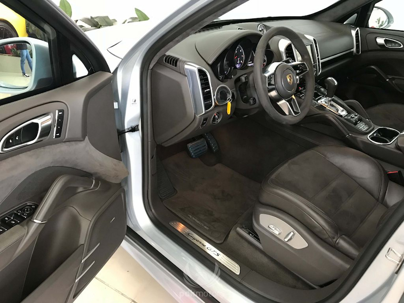 Foto do veículo PORSCHE  CAYENNE GTS 2016 80.810 KM 375.000,00