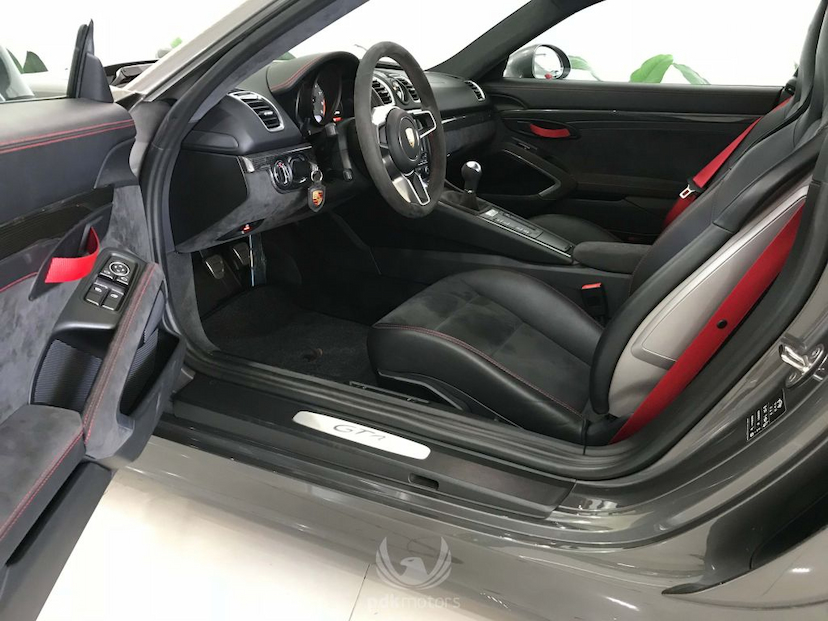 Foto do veículo PORSCHE  CAYMAN 3.8 GT4 2016 3.431 KM 575.000,00
