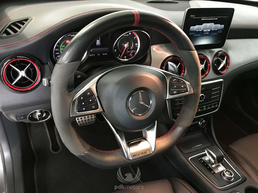 Foto do veículo MERCEDES-BENZ  GLA 45 AMG 2017 10.810 KM 309.900,00