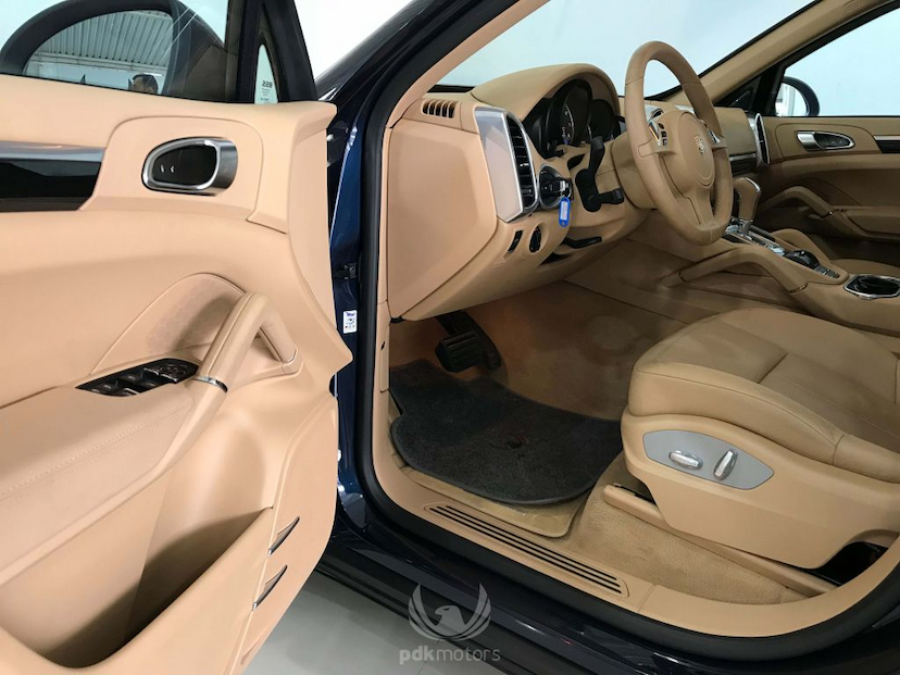 Foto do veículo PORSCHE  CAYENNE V6 2014 34.700 KM 249.000,00
