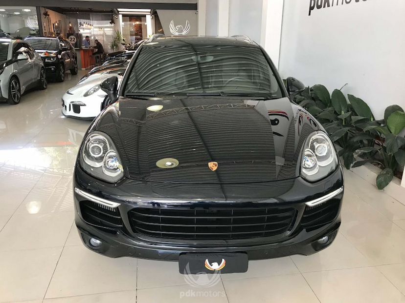Foto do veículo PORSCHE  CAYENNE S 2016 15.100 KM 315.000,00