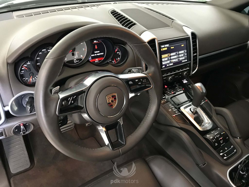 Foto do veículo PORSCHE  CAYENNE S 2016 15.100 KM 315.000,00