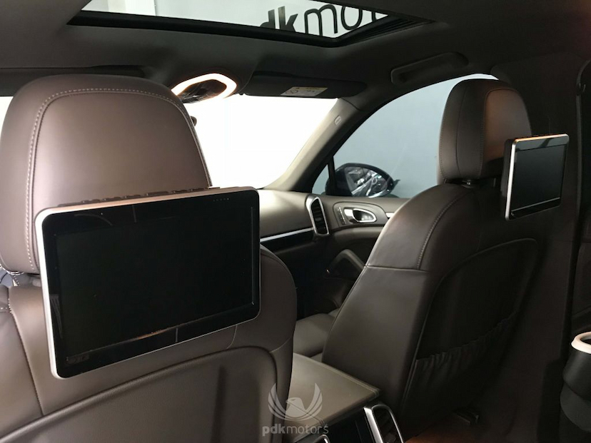 Foto do veículo PORSCHE  CAYENNE S 2016 15.100 KM 315.000,00