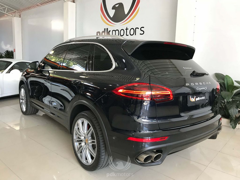 Foto do veículo PORSCHE  CAYENNE S 2016 15.100 KM 315.000,00