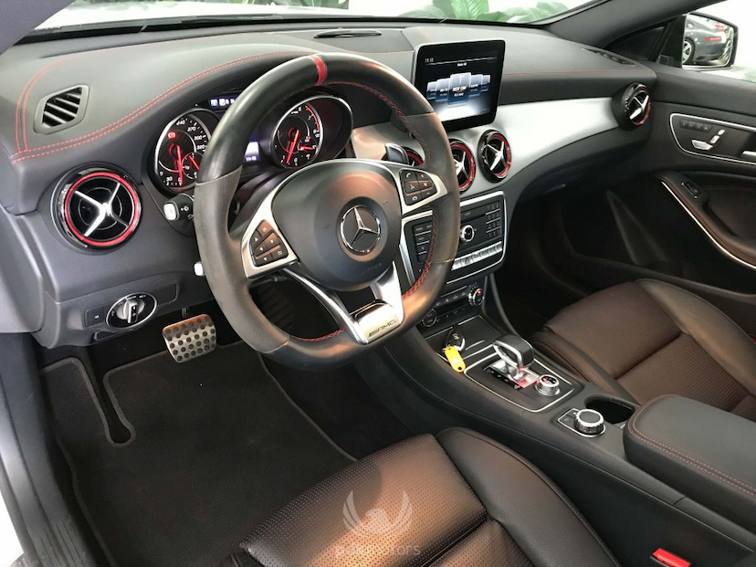 Foto do veículo MERCEDES-BENZ  CLA 45 AMG 2017 18.905 KM 290.000,00
