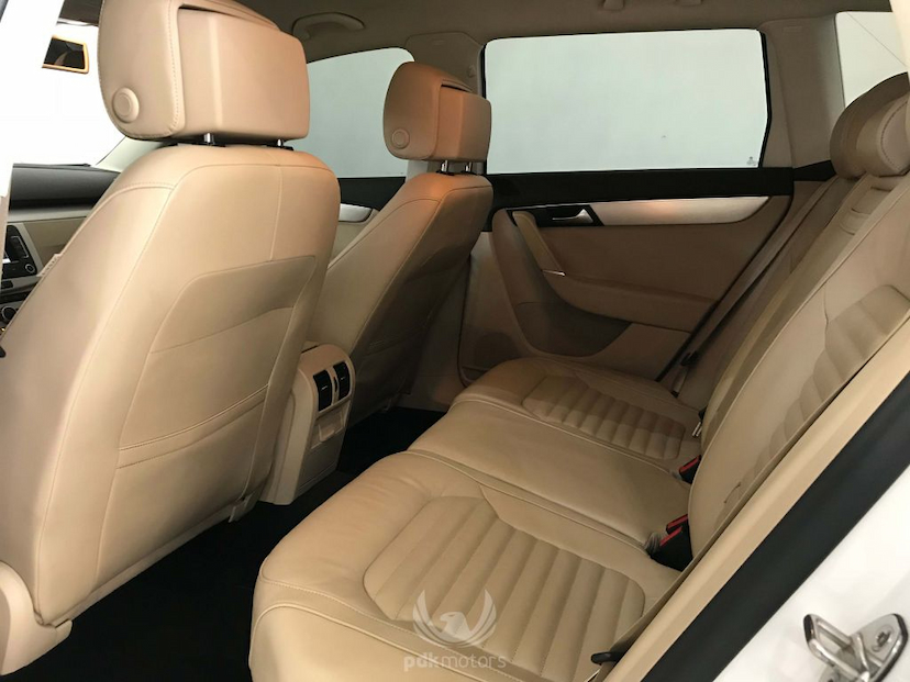 Foto do veículo VOLKSWAGEN  PASSAT VARIANT TSI 2013 24.600 KM 77.000,00