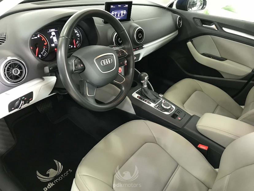 Foto do veículo AUDI  A3 SPORTBACK ATTRACTION 2015 48.000 KM 76.500,00