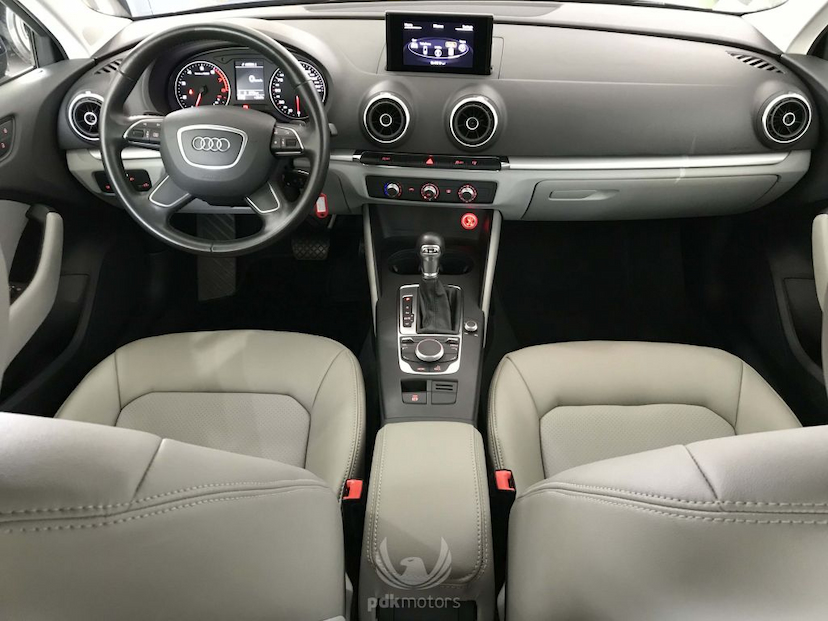 Foto do veículo AUDI  A3 SPORTBACK ATTRACTION 2015 48.000 KM 76.500,00