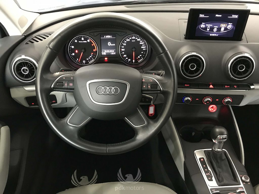 Foto do veículo AUDI  A3 SPORTBACK ATTRACTION 2015 48.000 KM 76.500,00