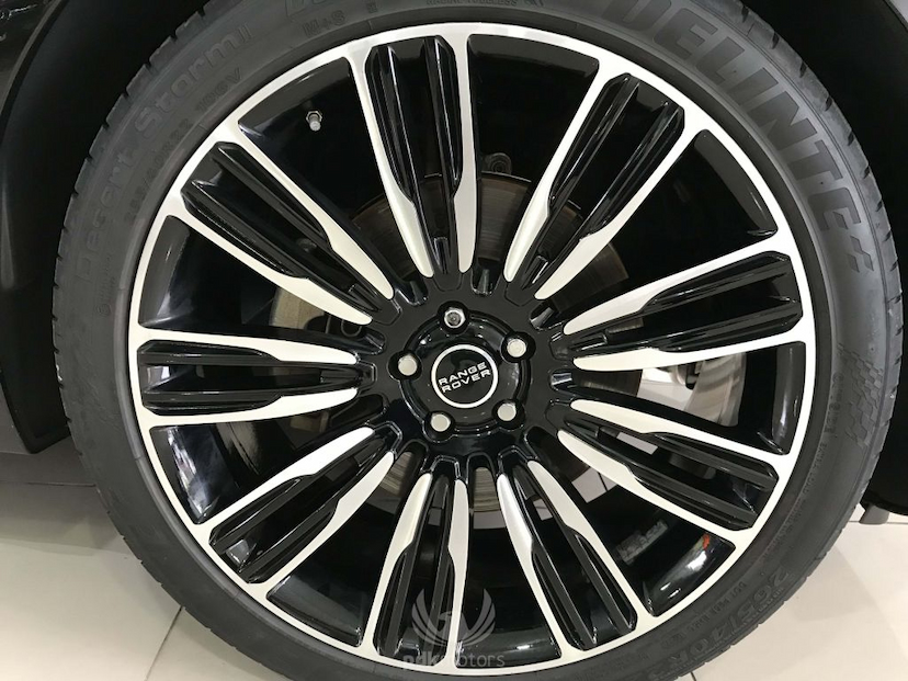 Foto do veículo LAND ROVER  VELAR R-DYNAMIC SE 2018 6.120 KM 415.000,00