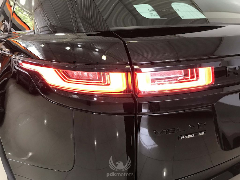Foto do veículo LAND ROVER  VELAR R-DYNAMIC SE 2018 6.120 KM 415.000,00