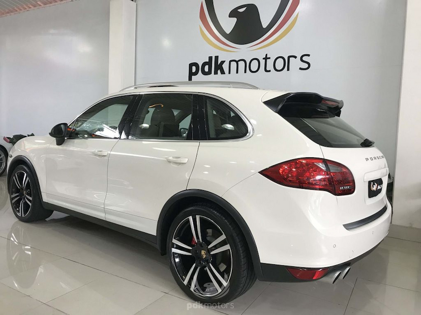 Foto do veículo PORSCHE  CAYENNE S 2011 49.810 KM 159.000,00