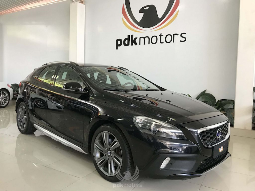 Foto do veículo VOLVO  V40 CROSS COUNTRY 2014 22.250 KM 85.000,00