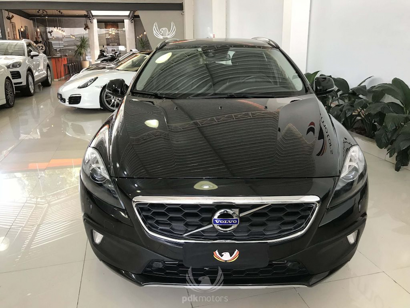 Foto do veículo VOLVO  V40 CROSS COUNTRY 2014 22.250 KM 85.000,00