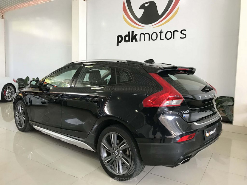 Foto do veículo VOLVO  V40 CROSS COUNTRY 2014 22.250 KM 85.000,00