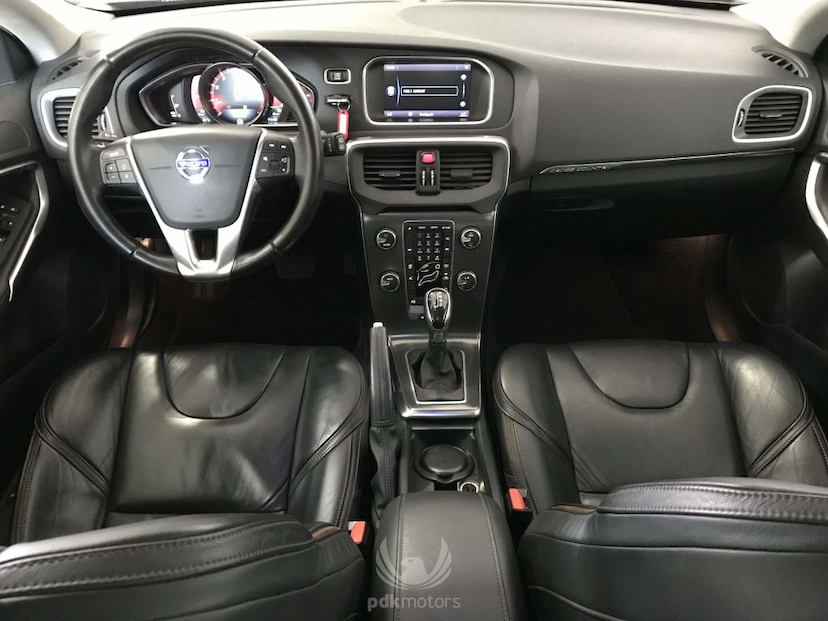 Foto do veículo VOLVO  V40 CROSS COUNTRY 2014 22.250 KM 85.000,00