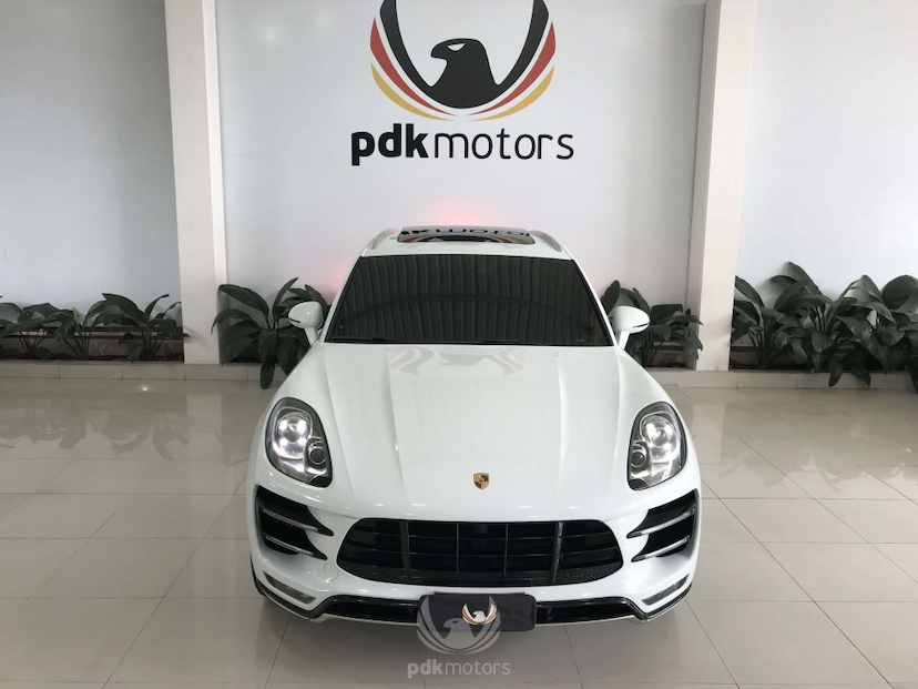 Foto do veículo PORSCHE  MACAN TURBO 2015 30.365 KM 349.900,00
