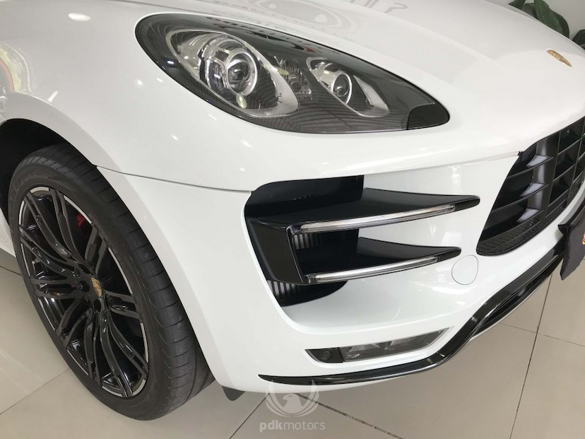 Foto do veículo PORSCHE  MACAN TURBO 2015 30.365 KM 349.900,00