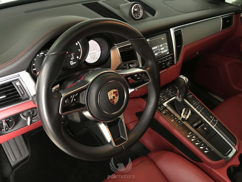 Foto do veículo PORSCHE  MACAN TURBO 2015 30.365 KM 349.900,00