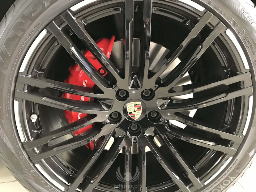 Foto do veículo PORSCHE  MACAN TURBO 2015 30.365 KM 349.900,00