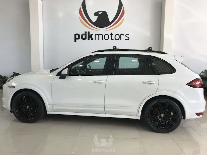 Foto do veículo PORSCHE  CAYENNE GTS 2013 55.680 KM 279.000,00