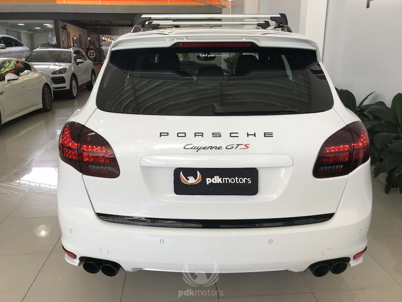Foto do veículo PORSCHE  CAYENNE GTS 2013 55.680 KM 279.000,00