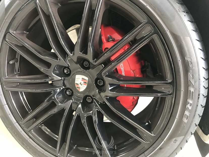Foto do veículo PORSCHE  CAYENNE GTS 2013 55.680 KM 279.000,00