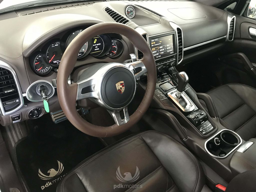 Foto do veículo PORSCHE  CAYENNE GTS 2013 55.680 KM 279.000,00
