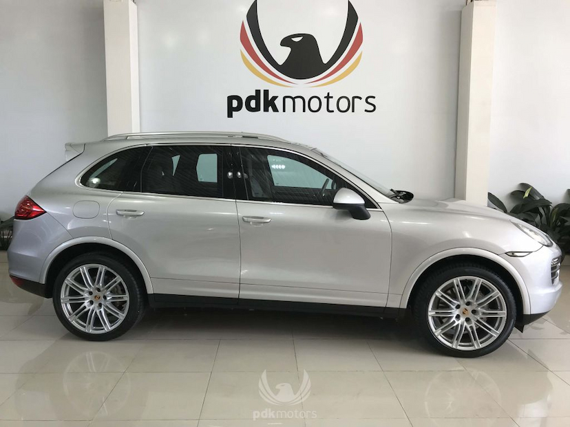Foto do veículo PORSCHE  CAYENNE S 2014 56.035 KM 269.000,00