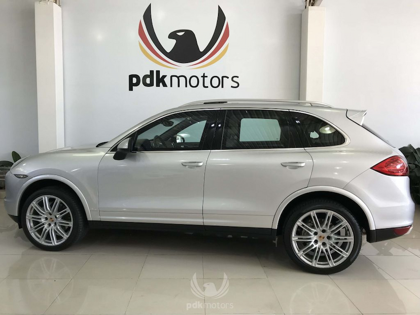 Foto do veículo PORSCHE  CAYENNE S 2014 56.035 KM 269.000,00
