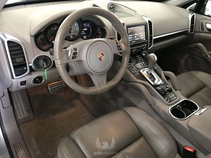 Foto do veículo PORSCHE  CAYENNE S 2014 56.035 KM 269.000,00